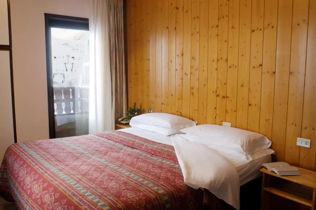 Hotel Dolomiti Passo del Tonale 3*,  Italia